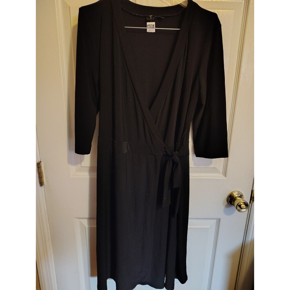 B. SMART Women's Black Solid V-Neck 3/4 Sleeve Wrap Tie Waist Knee Dress
